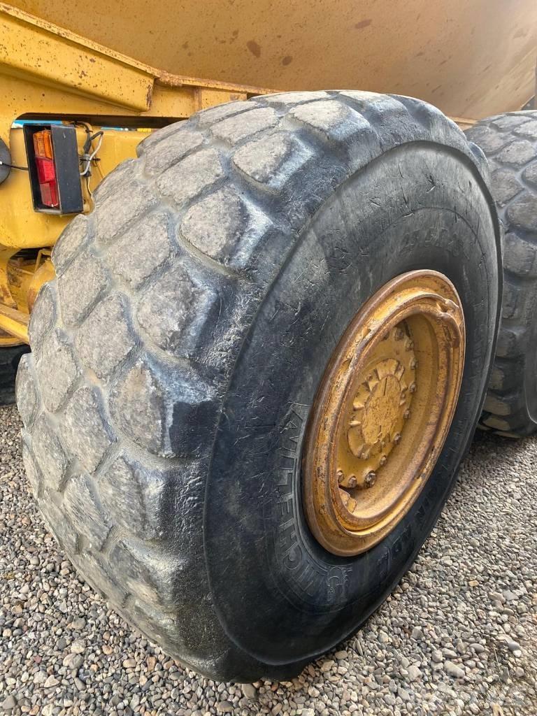 CAT 725 Terrængående lastbiler