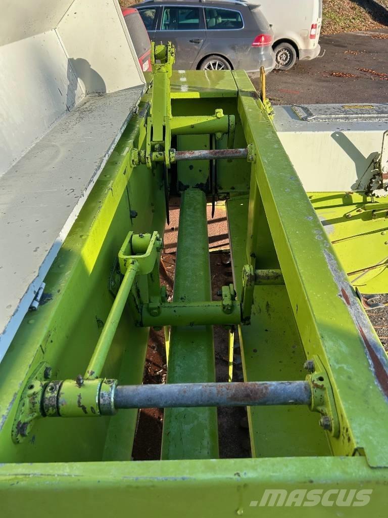 CLAAS Markant 51 Pressere til firkantede baller