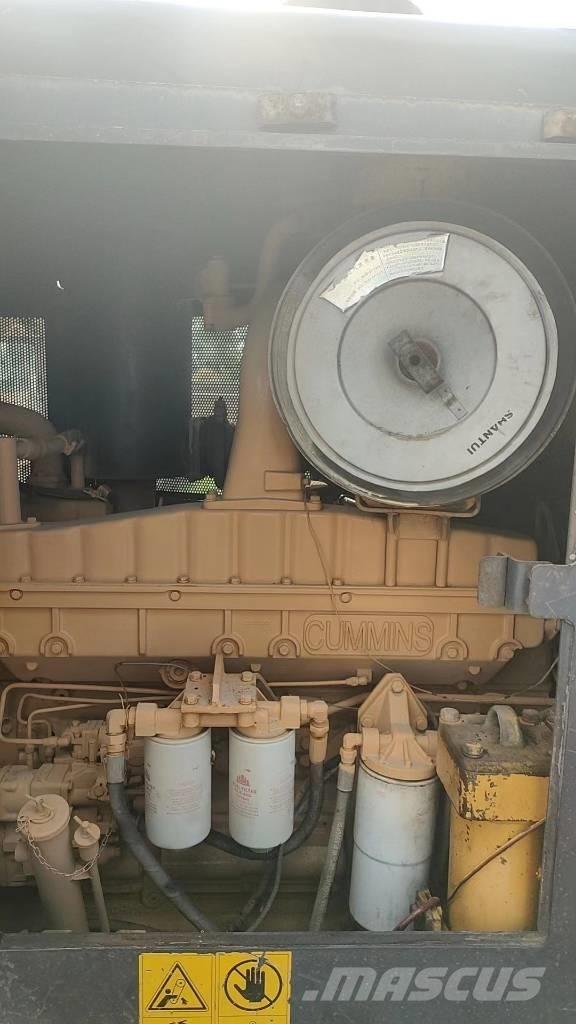 Shantui SD 32 Bulldozer på larvebånd