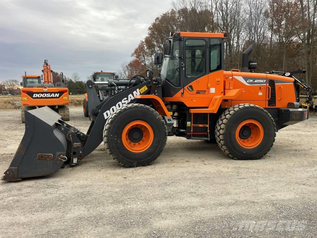 Doosan DL 250 Læssemaskiner på hjul