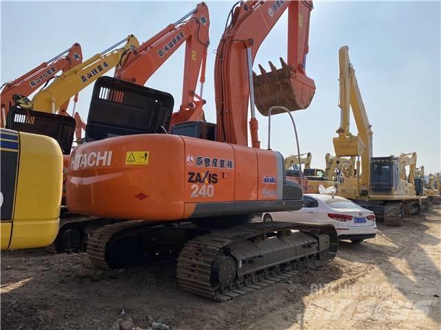 Hitachi ZX240 Gravemaskiner på larvebånd