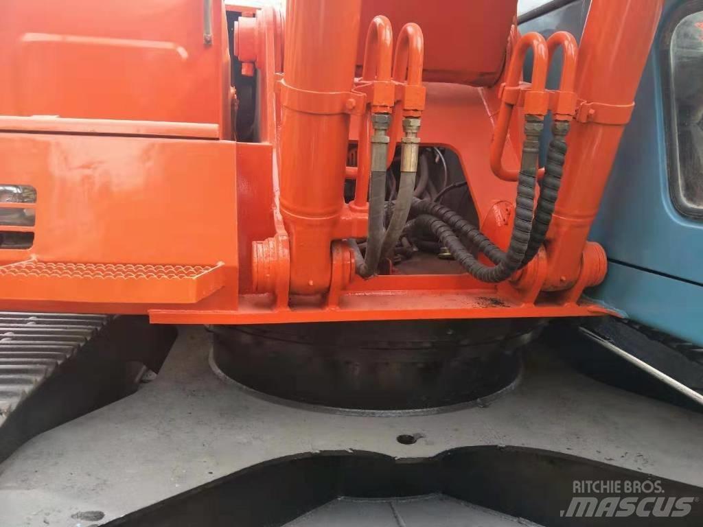 Hitachi EX 200-3 Gravemaskiner på larvebånd