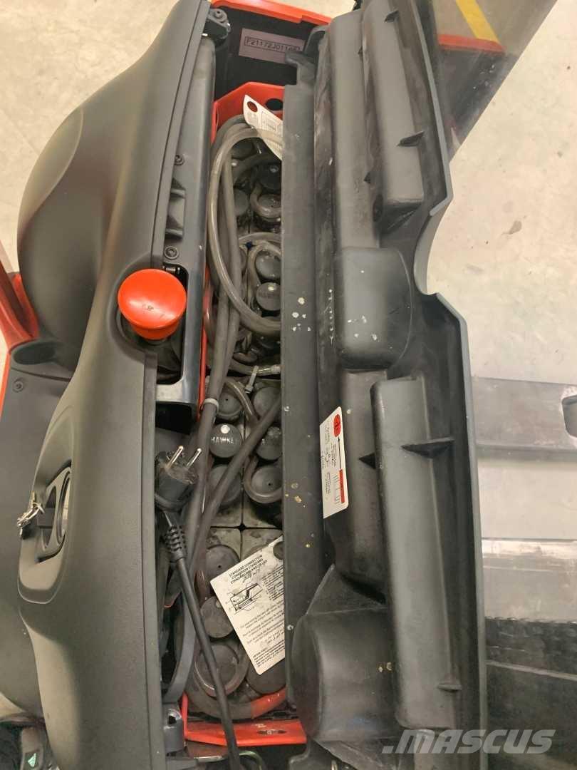 Linde L12 Selvkørende stablere