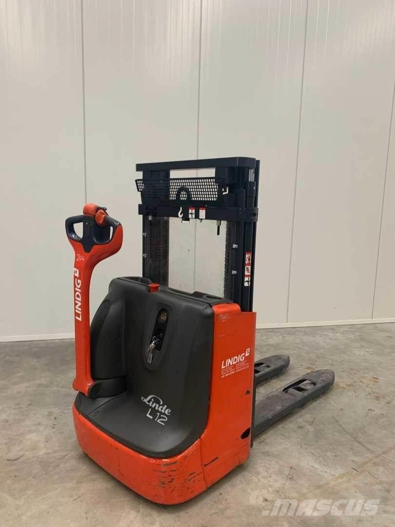 Linde L12 Selvkørende stablere