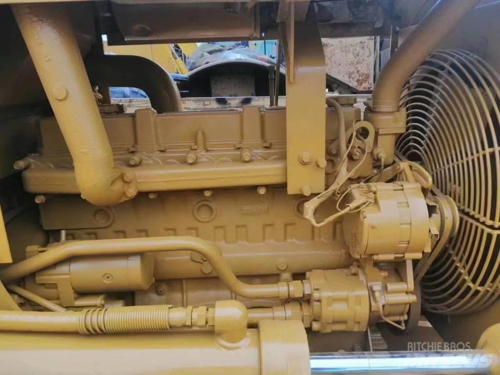 CAT D 4 C Bulldozer på larvebånd