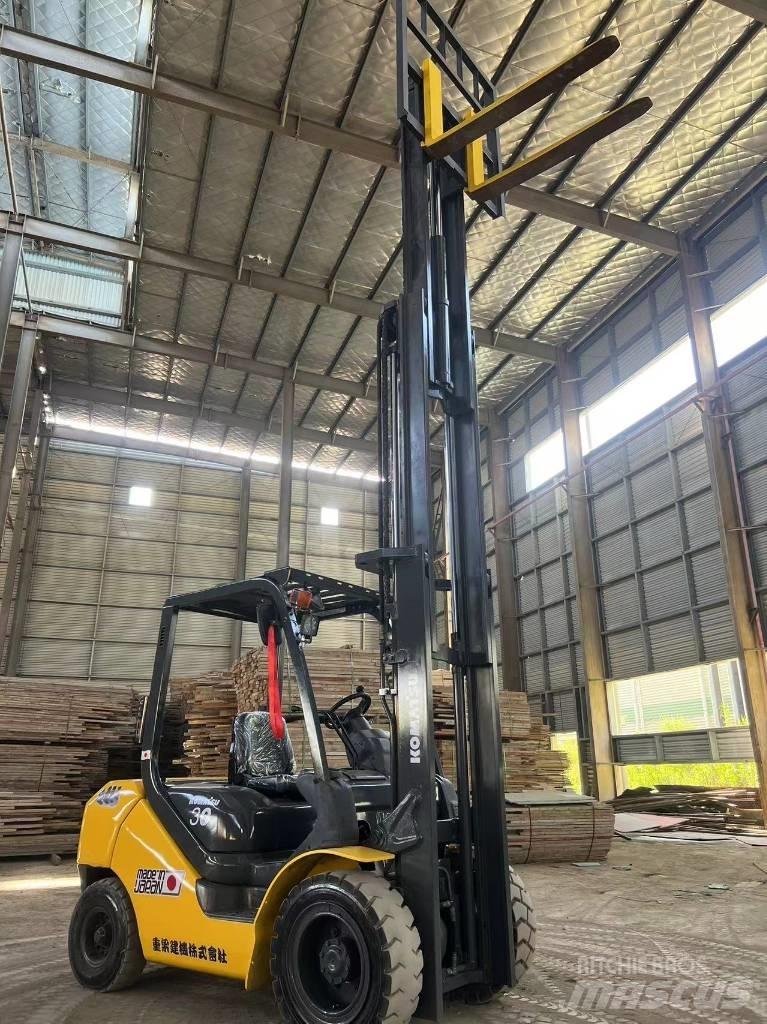 Komatsu FD 30 T-17 Diesel gaffeltrucks