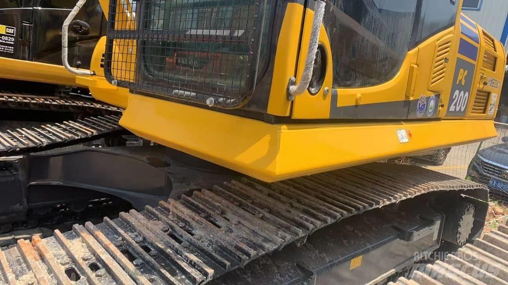 Komatsu PC 200 Gravemaskiner på larvebånd