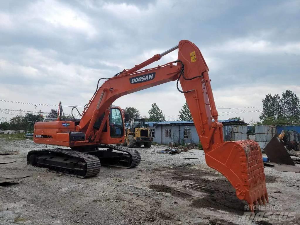 Doosan DX 225 LC Gravemaskiner på larvebånd