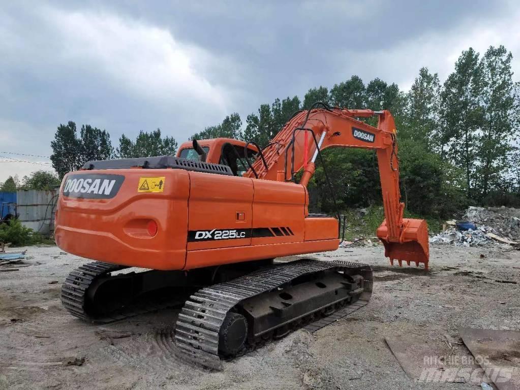 Doosan DX 225 LC Gravemaskiner på larvebånd