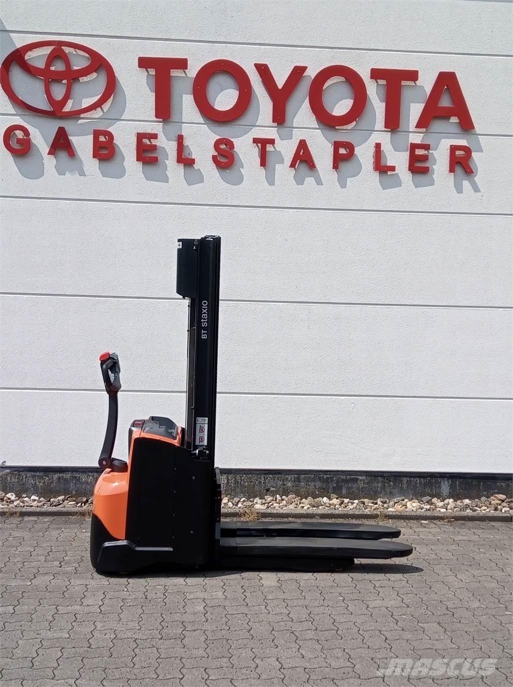 Toyota SWE120L Selvkørende stablere