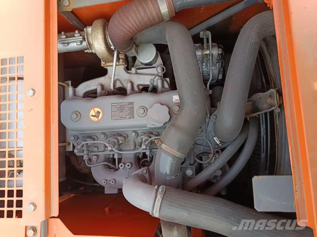 Hitachi ZX 135 Gravemaskiner på larvebånd