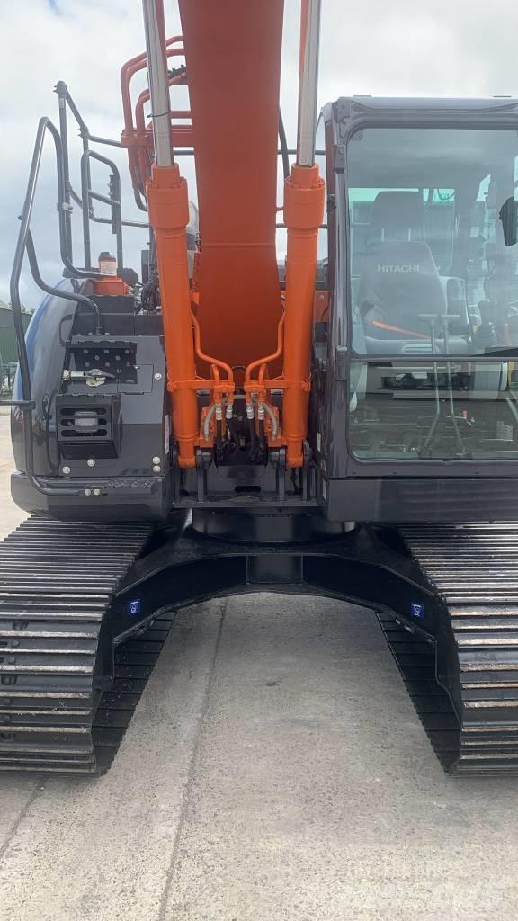 Hitachi ZX 135 US-6 Gravemaskiner på larvebånd