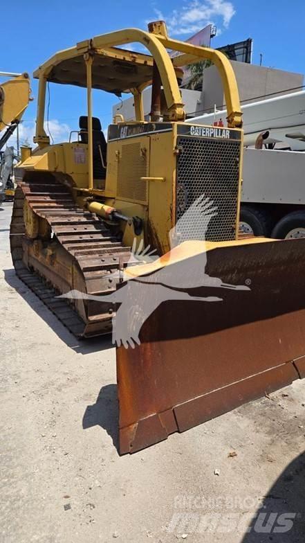 CAT D6M Bulldozer på larvebånd