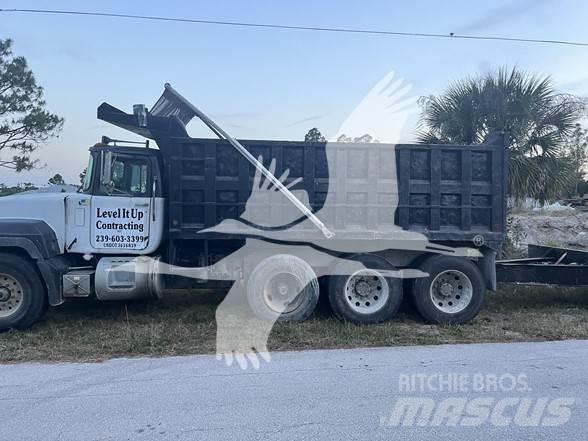 Mack RD688S Lastbiler med tip