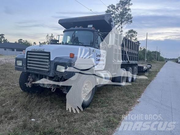 Mack RD688S Lastbiler med tip