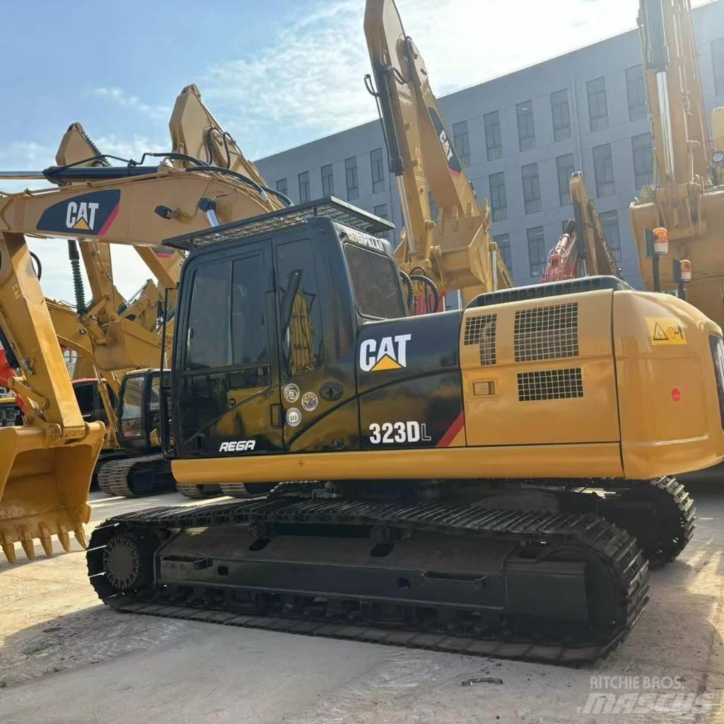 CAT 323 D L Gravemaskiner på larvebånd