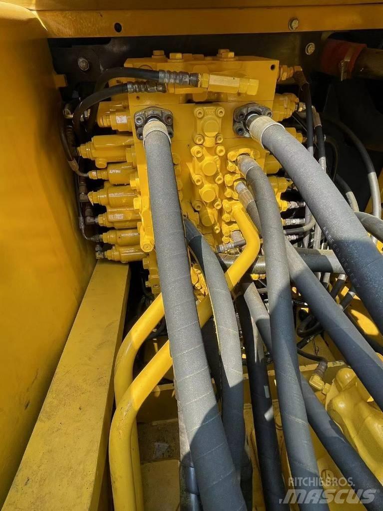 Komatsu PC 200-7 Gravemaskiner på larvebånd