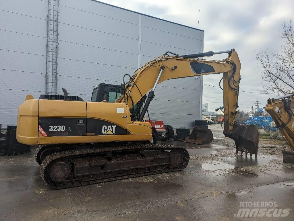 CAT 323 D Gravemaskiner på larvebånd