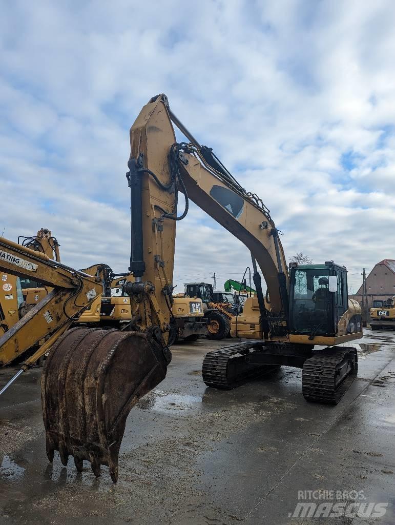 CAT 323 D Gravemaskiner på larvebånd