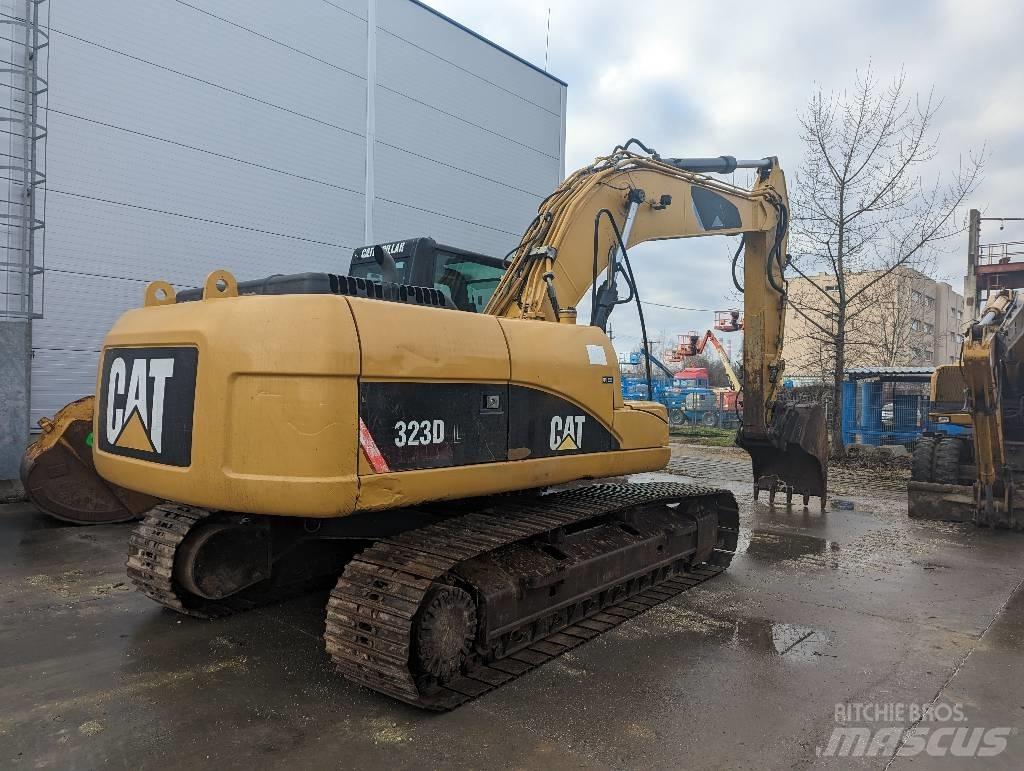 CAT 323 D Gravemaskiner på larvebånd