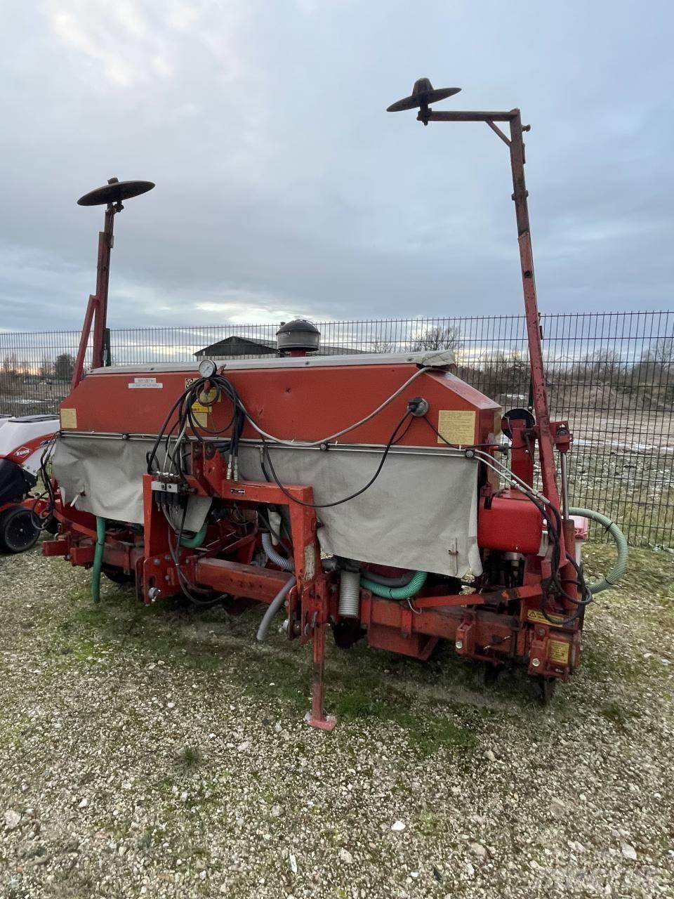 Becker Aeromat Enkornssåmaskiner