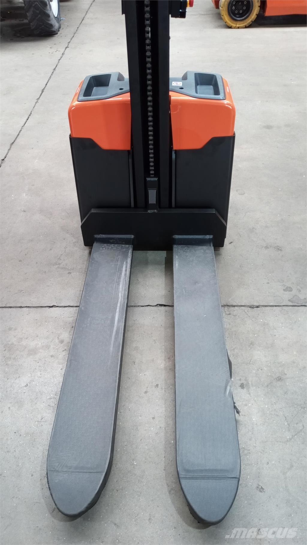 Toyota HWE100 Selvkørende stablere