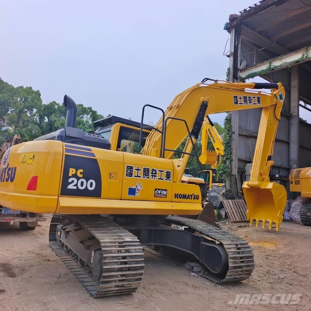 Komatsu PC 200 Gravemaskiner på larvebånd