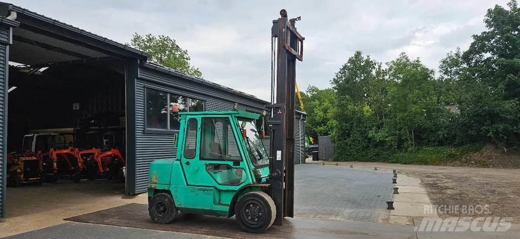 Mitsubishi FD 45 Gaffeltrucks - andre