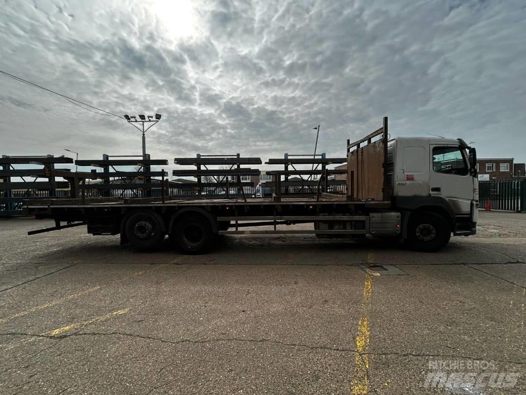 Volvo FM 330 Lastbil med lad/Flatbed