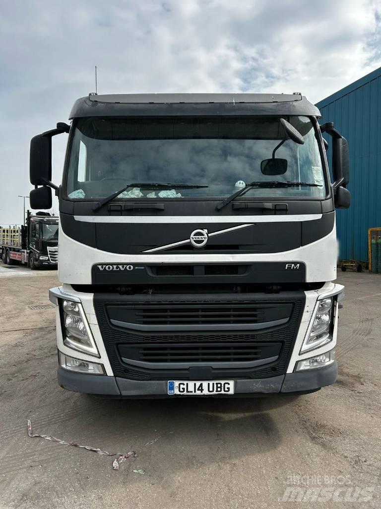 Volvo FM 330 Lastbil med lad/Flatbed