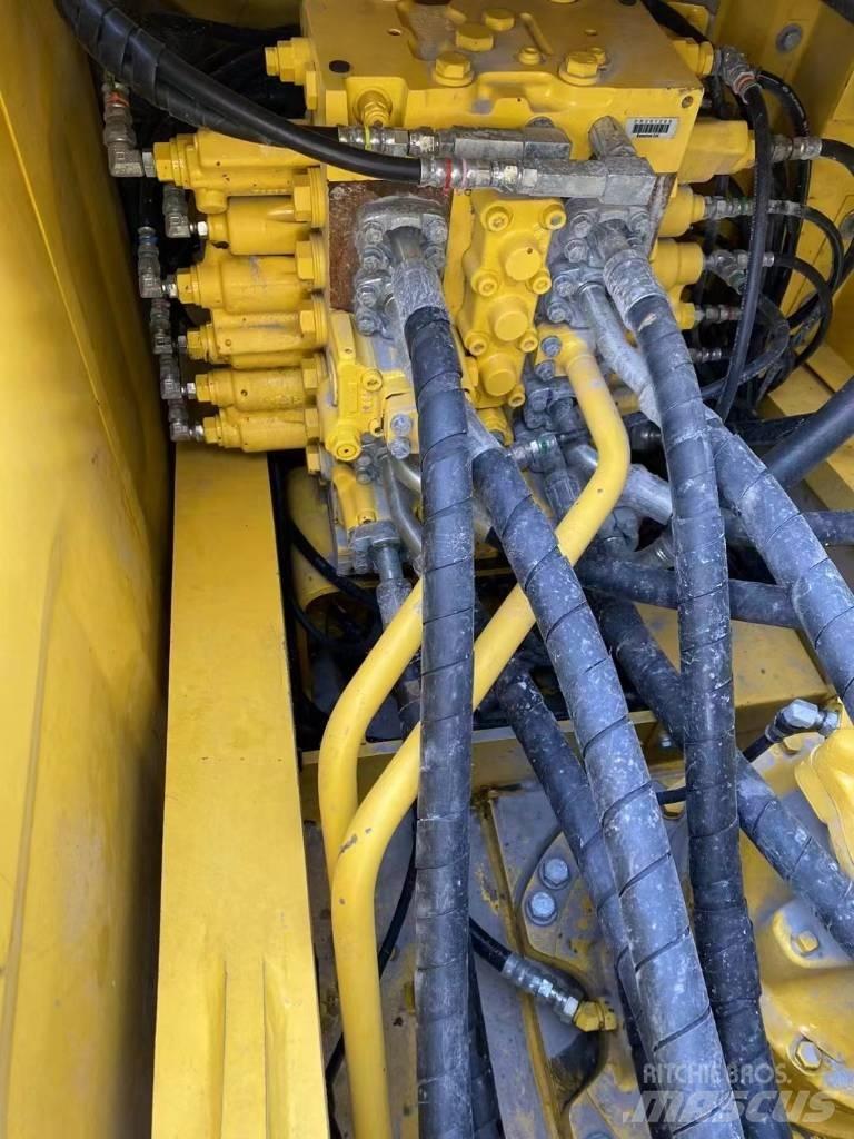 Komatsu 240LC-8 Gravemaskiner på larvebånd