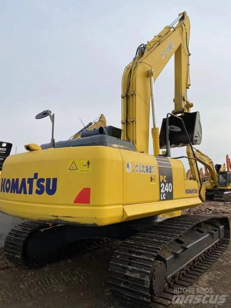 Komatsu 240LC-8 Gravemaskiner på larvebånd
