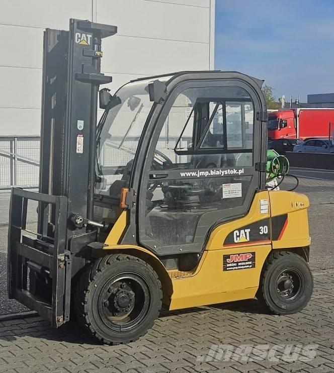 CAT GP 30 N LPG gaffeltrucks