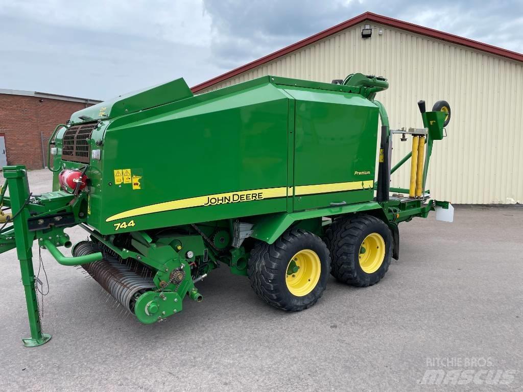 John Deere 744 H Rundballe-pressere