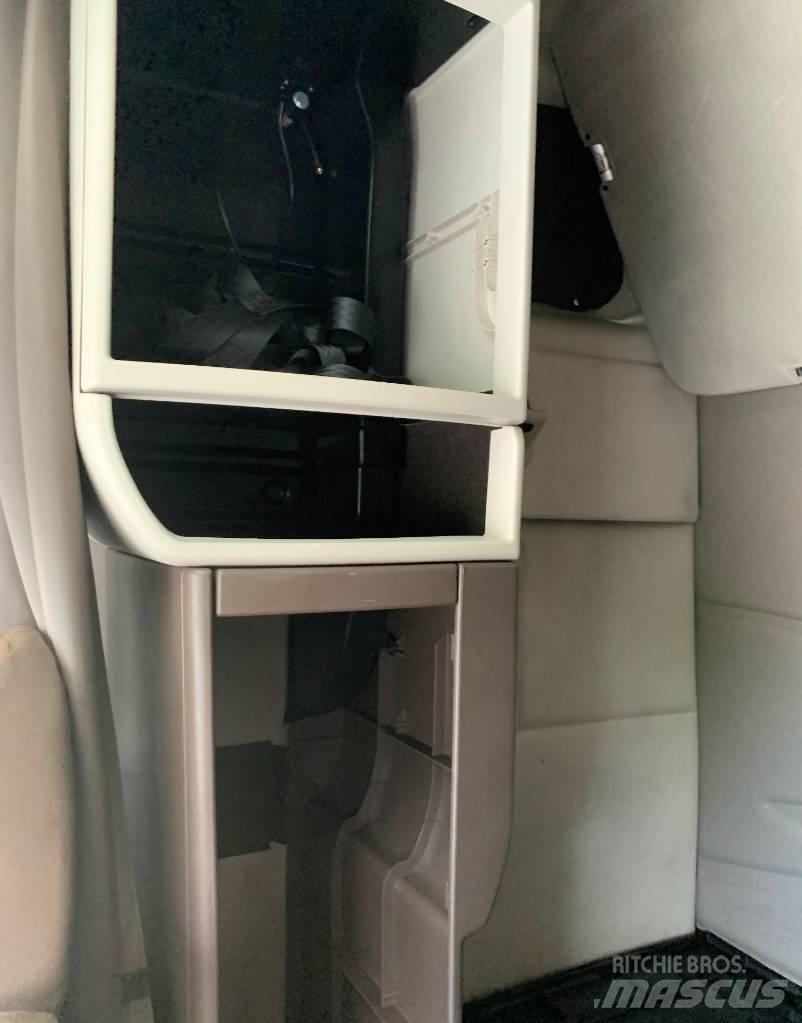Volvo VNL 42 670 Trækkere