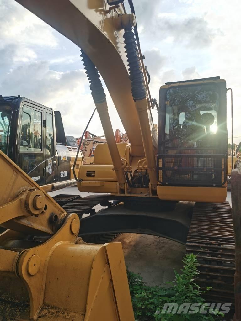 Komatsu PC 220-7 Gravemaskiner på larvebånd