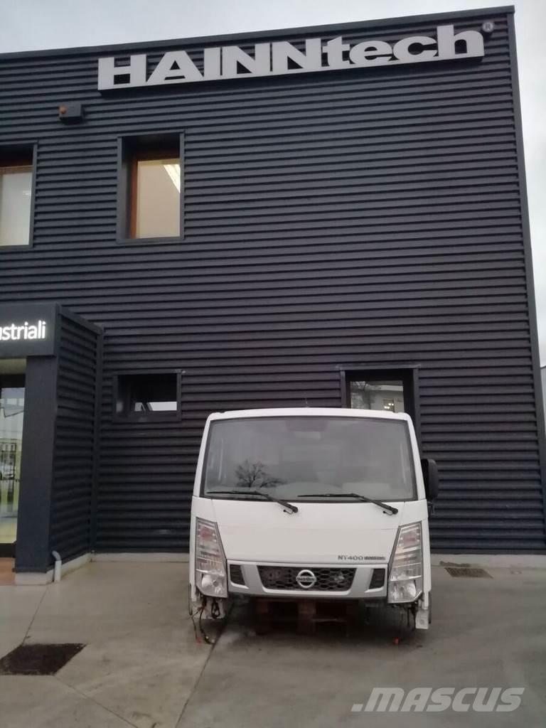 Nissan NT 400 Kabiner og interiør