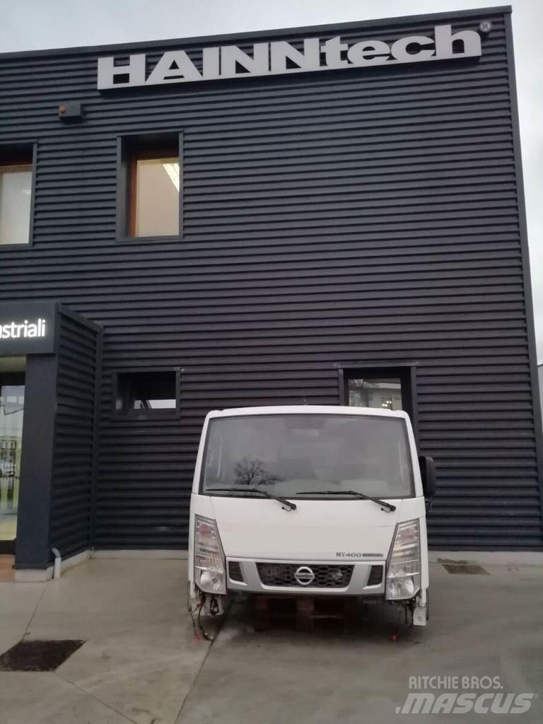 Nissan NT400 Kabiner og interiør