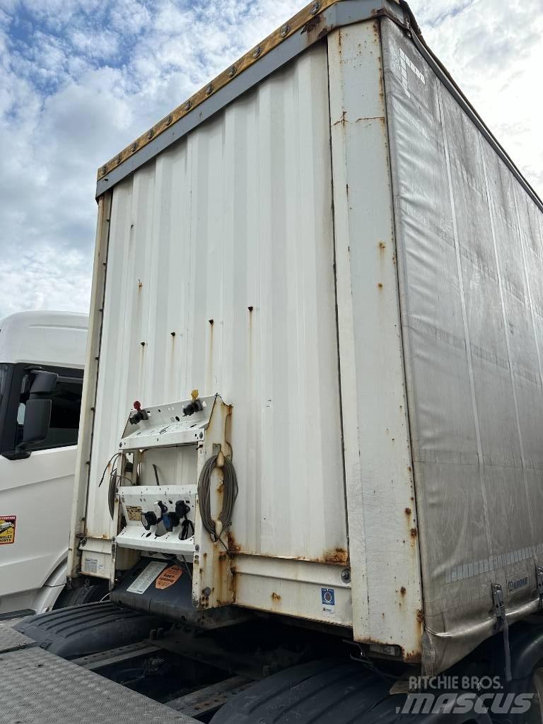 Krone SDP 27 MEGA Semi-trailer med Gardinsider