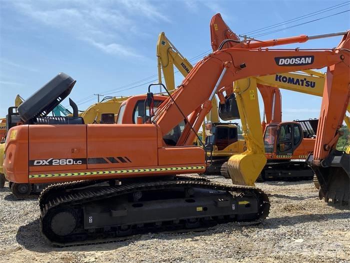 Doosan DX 260LC Gravemaskiner på larvebånd