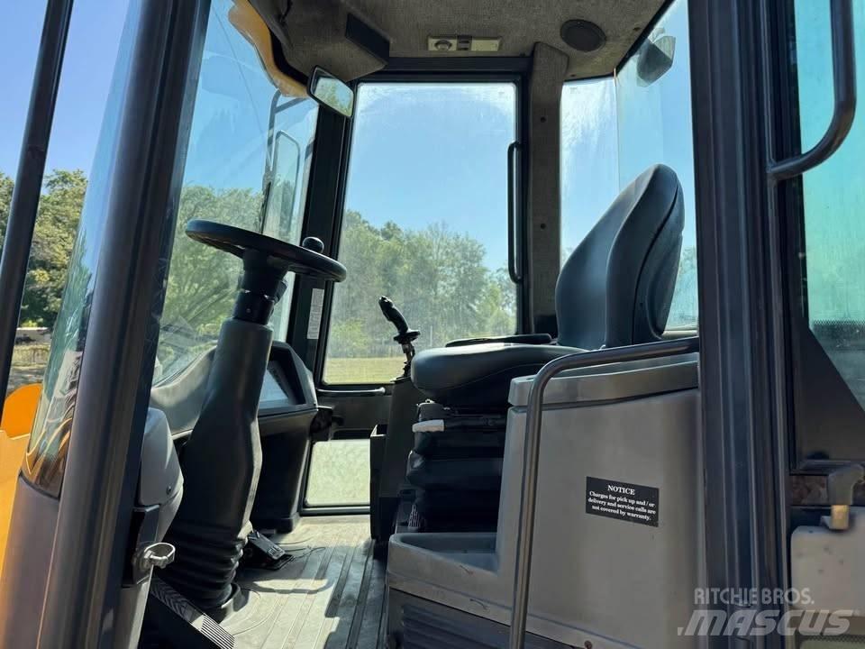John Deere 244 J Læssemaskiner på hjul