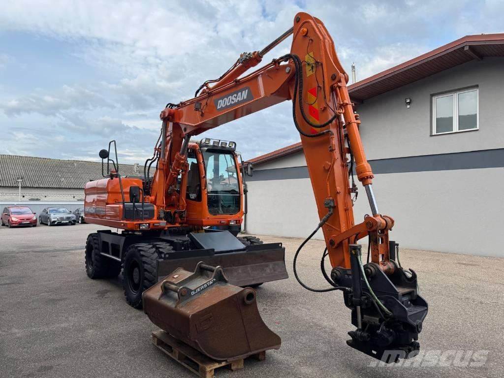Doosan DX 140 W Gravemaskiner på hjul
