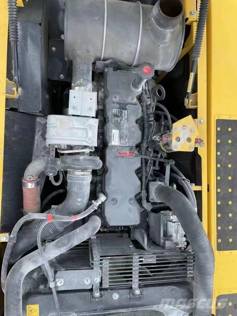 Komatsu PC220-8 Gravemaskiner på larvebånd