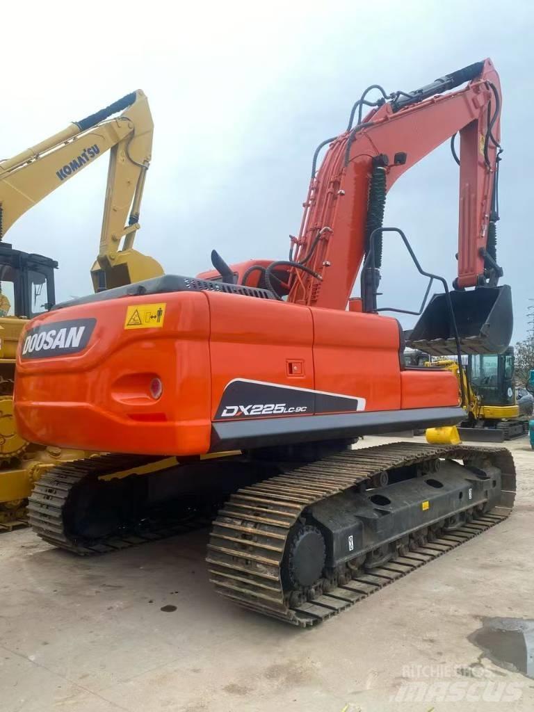 Doosan DX 225 LC Gravemaskiner på larvebånd