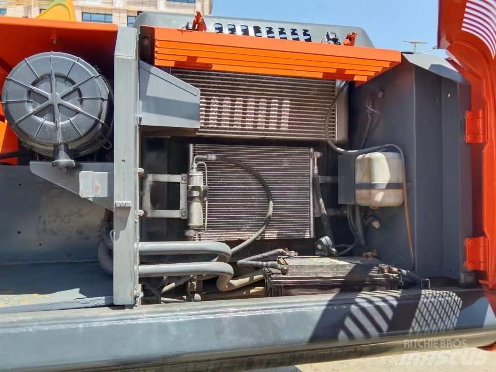 Hitachi ZX 240 Gravemaskiner på larvebånd