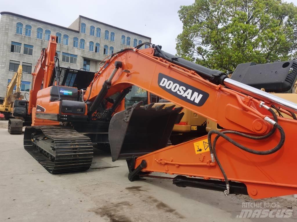 Doosan DX 225 LC Gravemaskiner på larvebånd