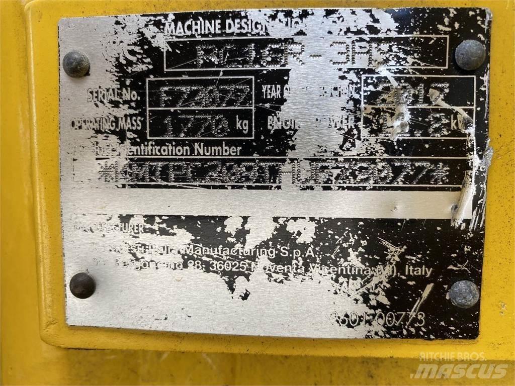 Komatsu PC16R-3HS Gravemaskiner på hjul
