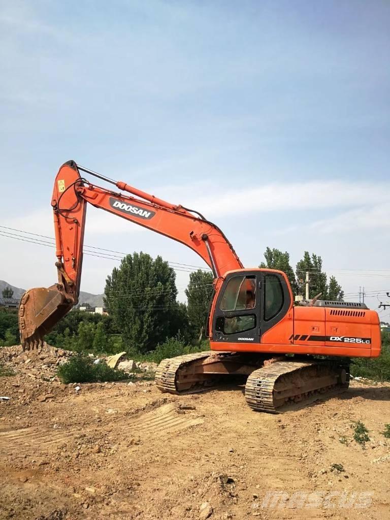 Doosan DX 225 Gravemaskiner på larvebånd