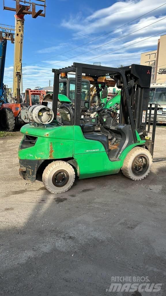 Mitsubishi FG30N Gaffeltrucks - andre