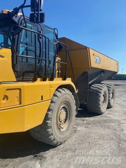 CAT 735 Terrængående lastbiler